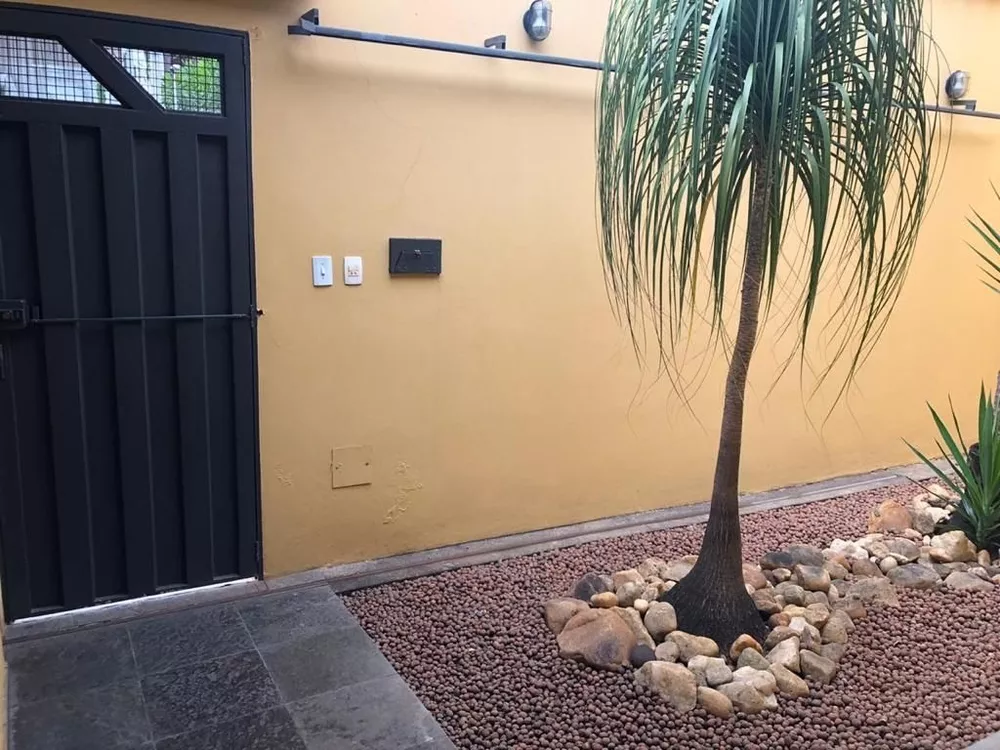 Casa à venda com 3 quartos, 360m² - Foto 1