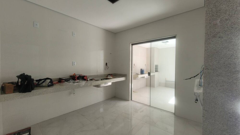 Casa à venda com 3 quartos, 152m² - Foto 2