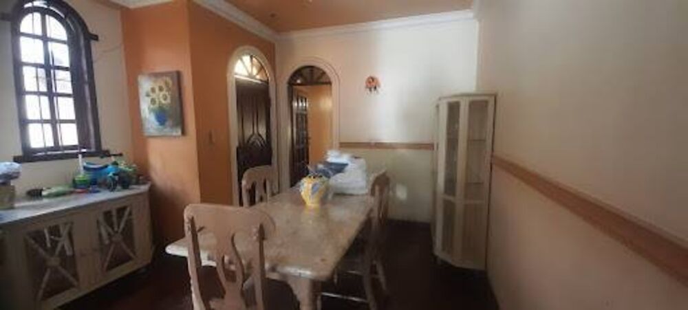 Casa à venda com 3 quartos, 217m² - Foto 2