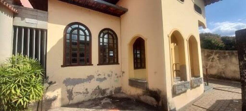 Casa à venda com 3 quartos, 217m² - Foto 4