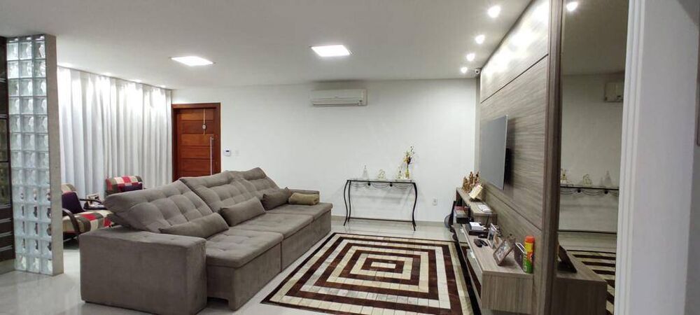 Casa à venda com 3 quartos, 205m² - Foto 2