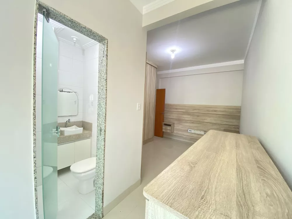 Apartamento à venda com 3 quartos, 95m² - Foto 2