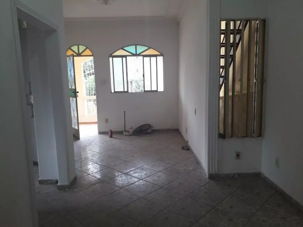 Casa à venda com 2 quartos, 140m² - Foto 2