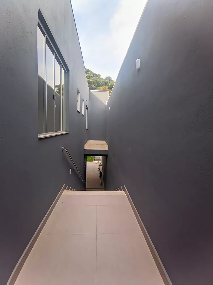 Casa à venda com 3 quartos, 200m² - Foto 4