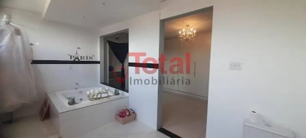 Casa, 5 quartos, 220 m² - Foto 1