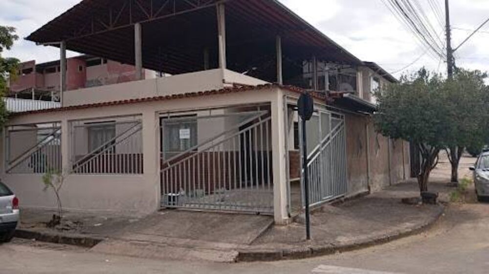 Casa à venda com 2 quartos, 180m² - Foto 1