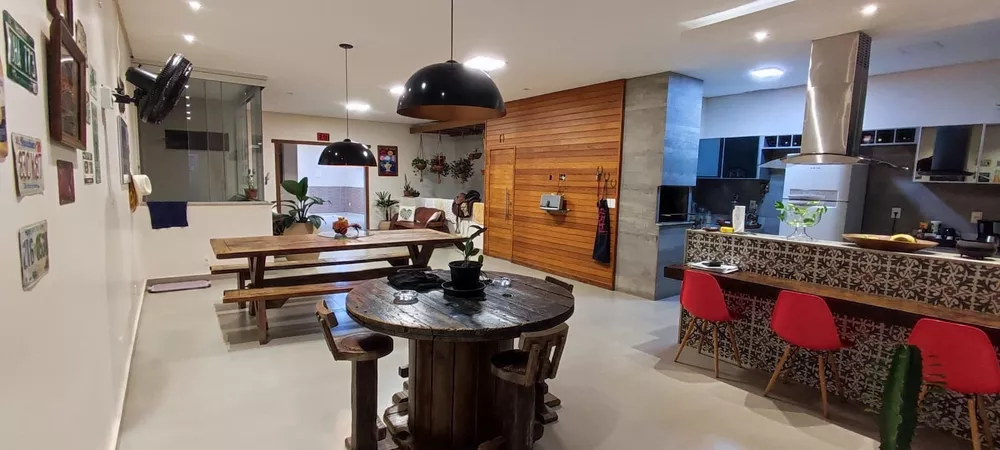 Casa à venda com 3 quartos, 400m² - Foto 1