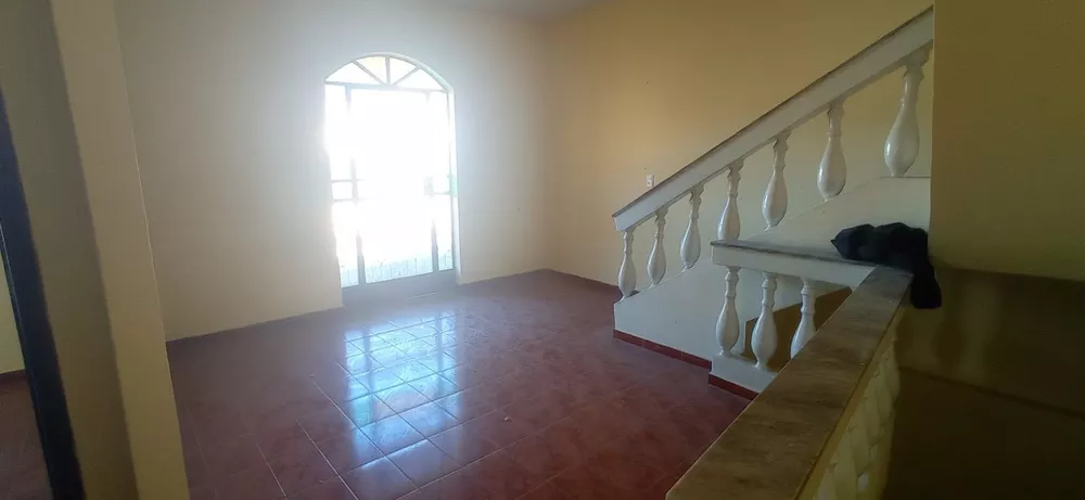 Casa à venda com 3 quartos, 360m² - Foto 4