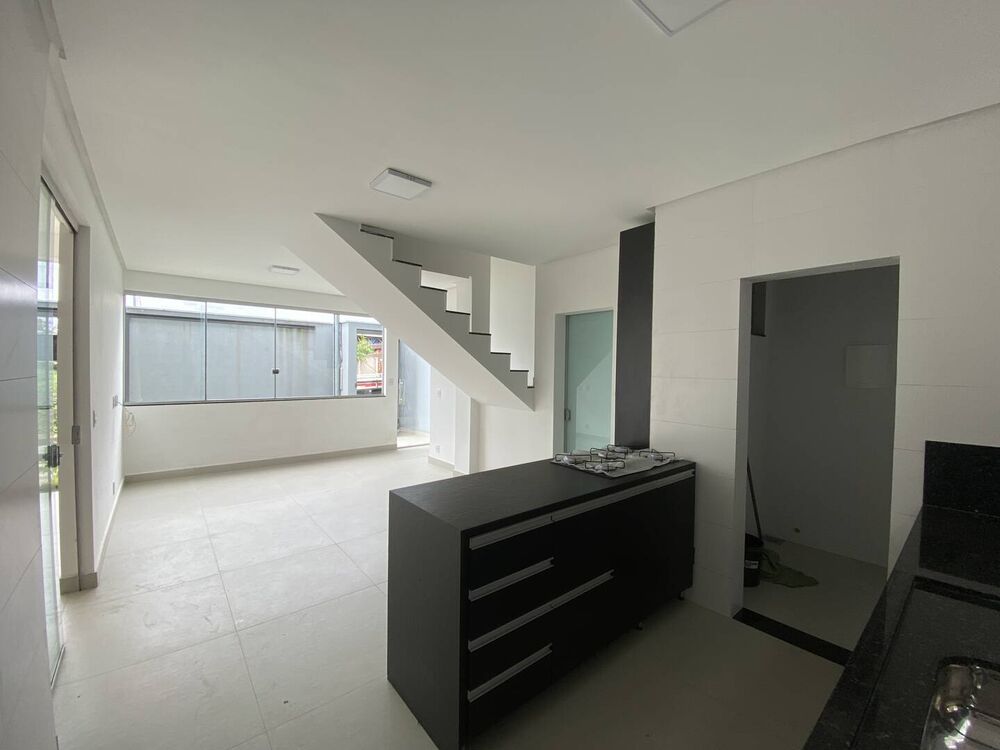 Casa à venda com 3 quartos, 117m² - Foto 3