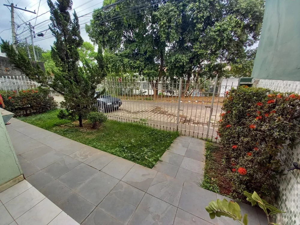 Casa à venda com 3 quartos, 100m² - Foto 1