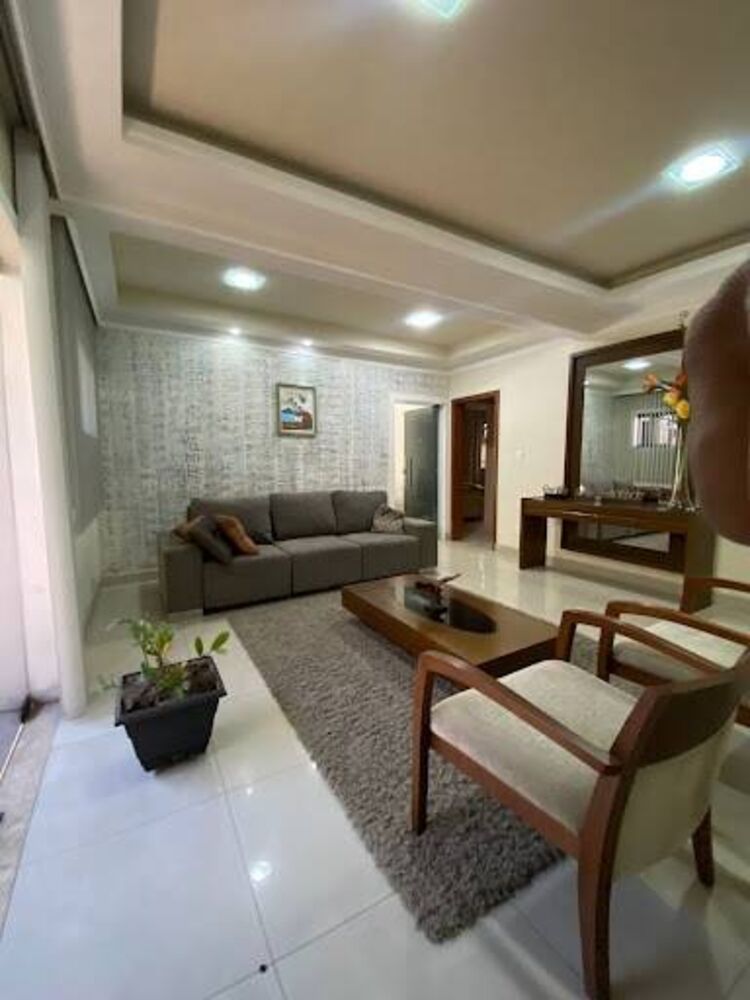 Casa à venda com 6 quartos, 230m² - Foto 2