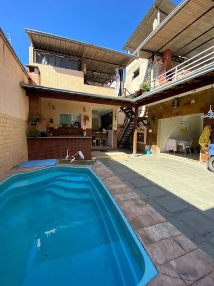 Casa, 6 quartos, 230 m² - Foto 2