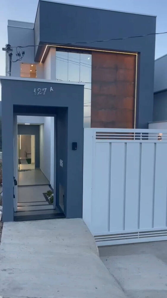 Casa à venda com 3 quartos, 267m² - Foto 1