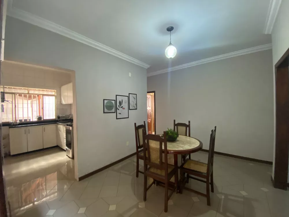 Casa à venda com 3 quartos, 162m² - Foto 2