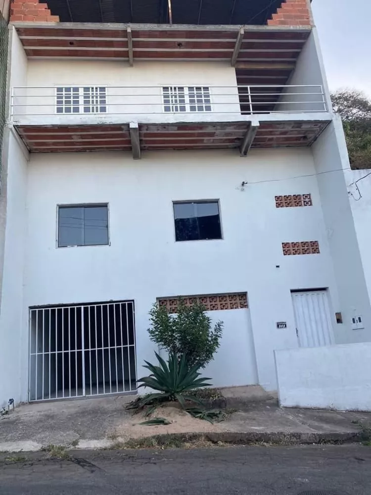 Casa à venda com 4 quartos, 1050m² - Foto 1