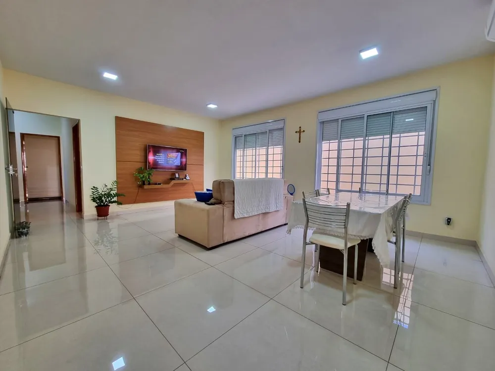 Casa, 4 quartos, 220 m² - Foto 3