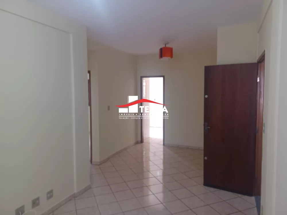 Apartamento à venda com 2 quartos, 70m² - Foto 3