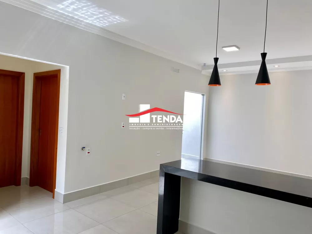 Casa à venda com 2 quartos, 120m² - Foto 1