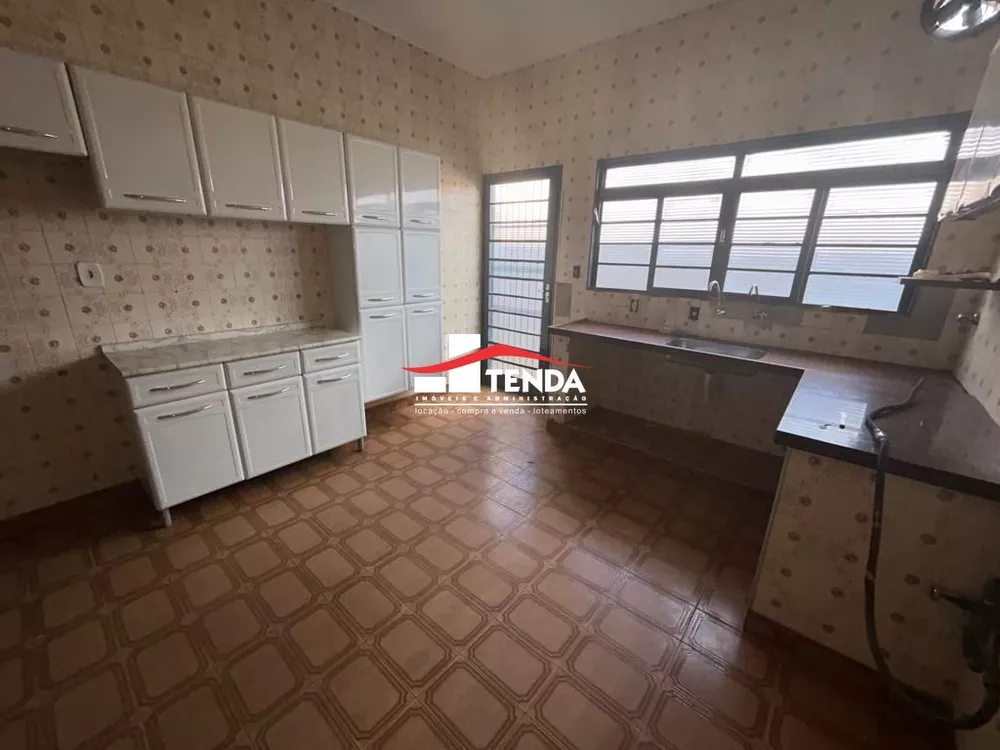 Casa à venda com 3 quartos, 280m² - Foto 3