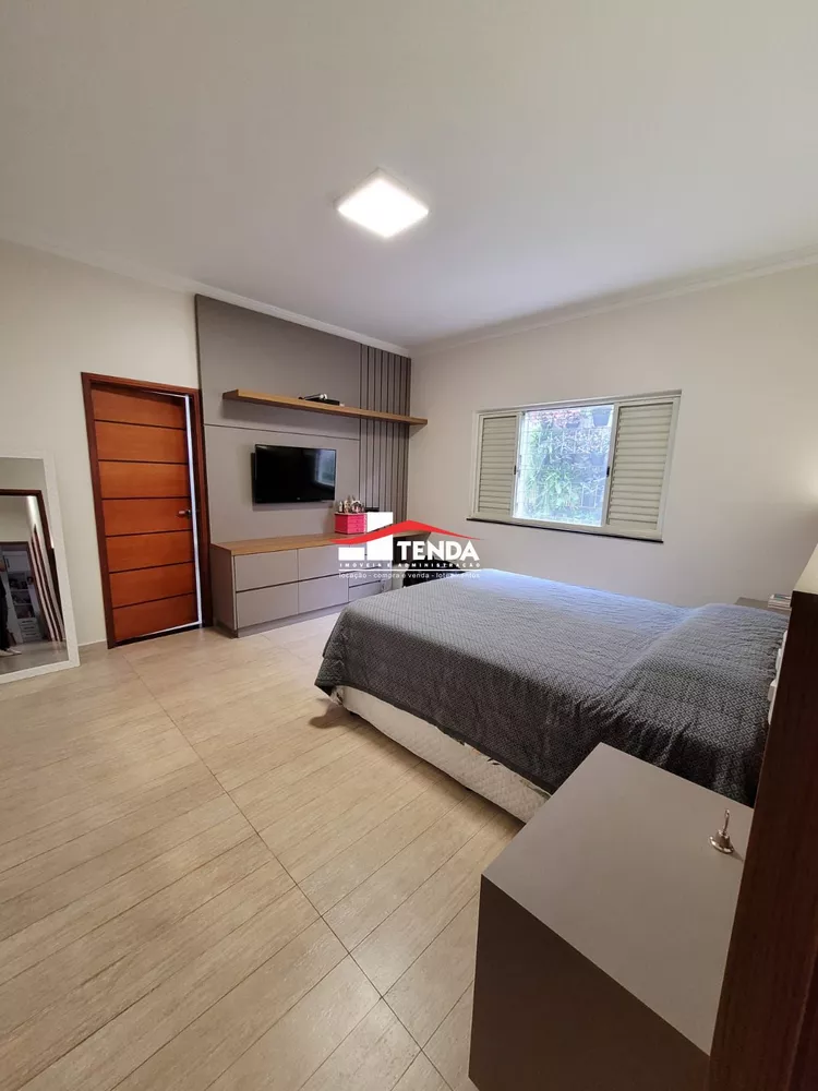 Casa à venda com 3 quartos, 245m² - Foto 8