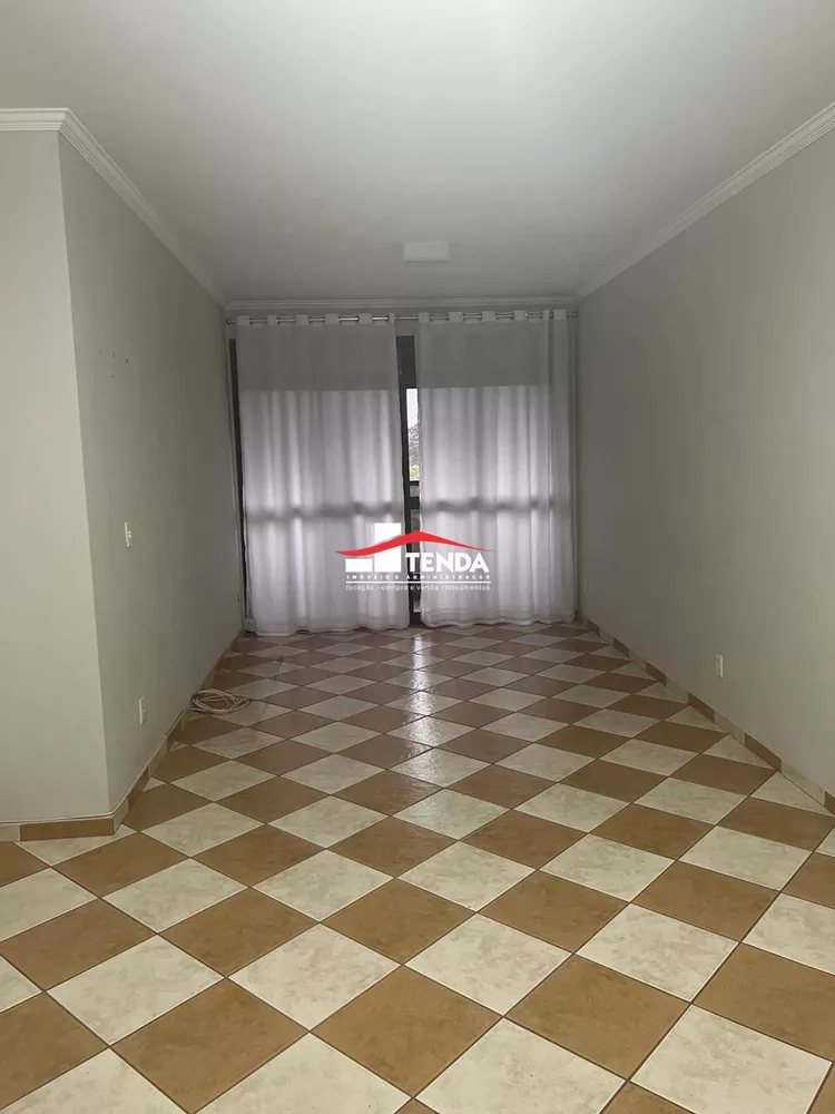 Apartamento para alugar com 3 quartos, 199m² - Foto 2