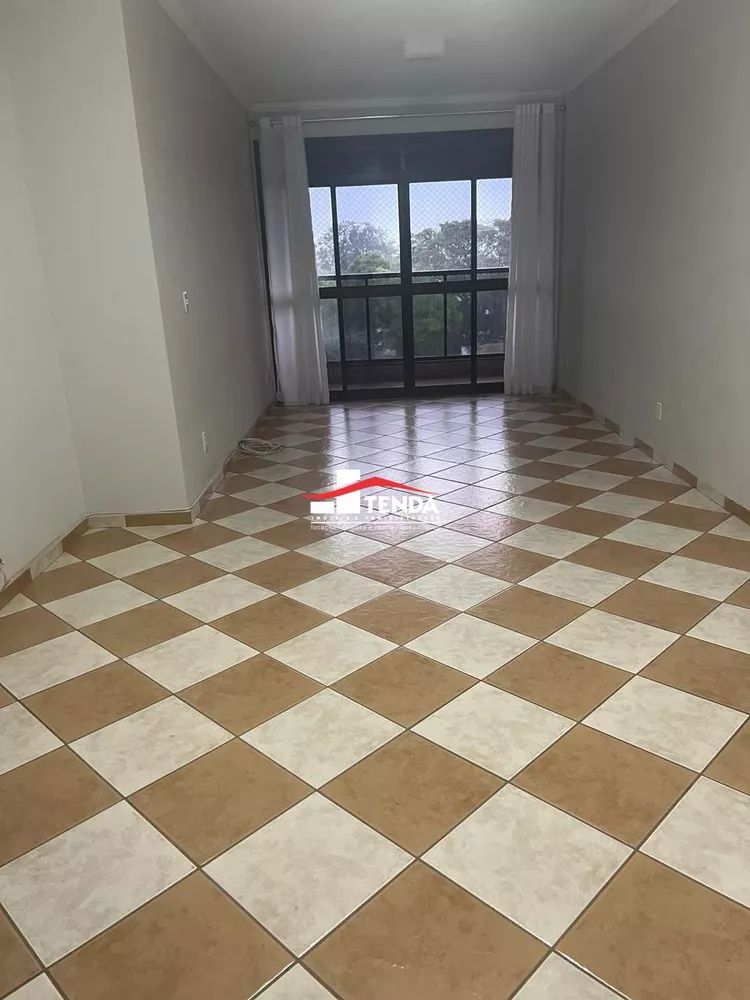 Apartamento para alugar com 3 quartos, 199m² - Foto 1