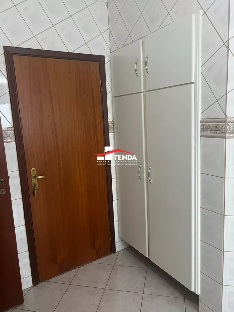 Apartamento para alugar com 3 quartos, 199m² - Foto 3