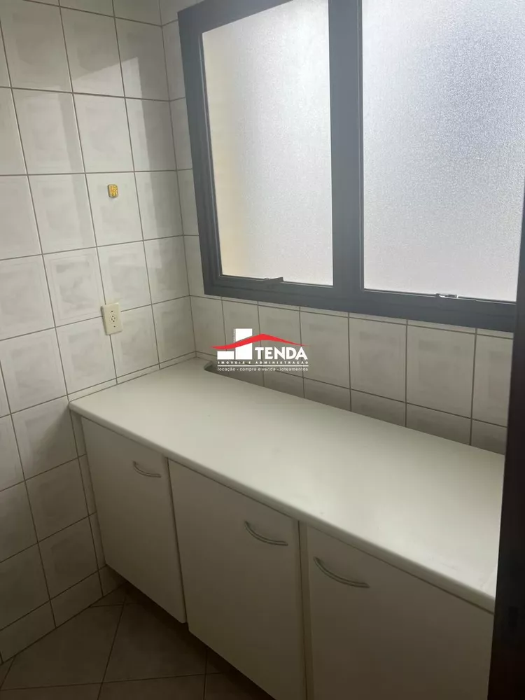 Apartamento para alugar com 3 quartos, 199m² - Foto 5