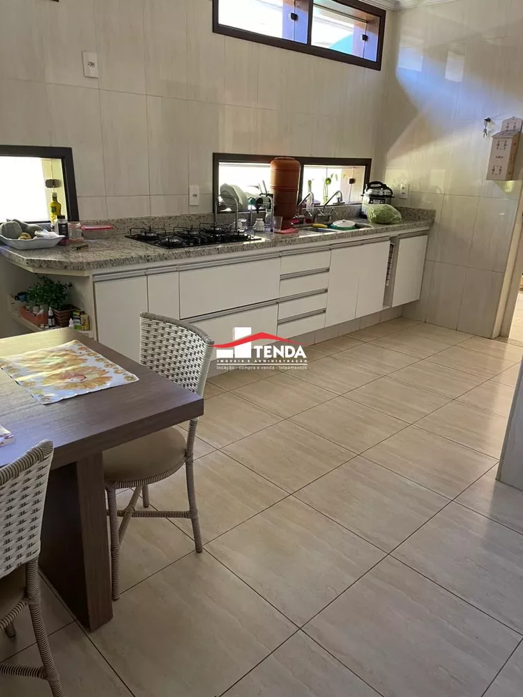 Casa para alugar com 4 quartos, 391m² - Foto 11