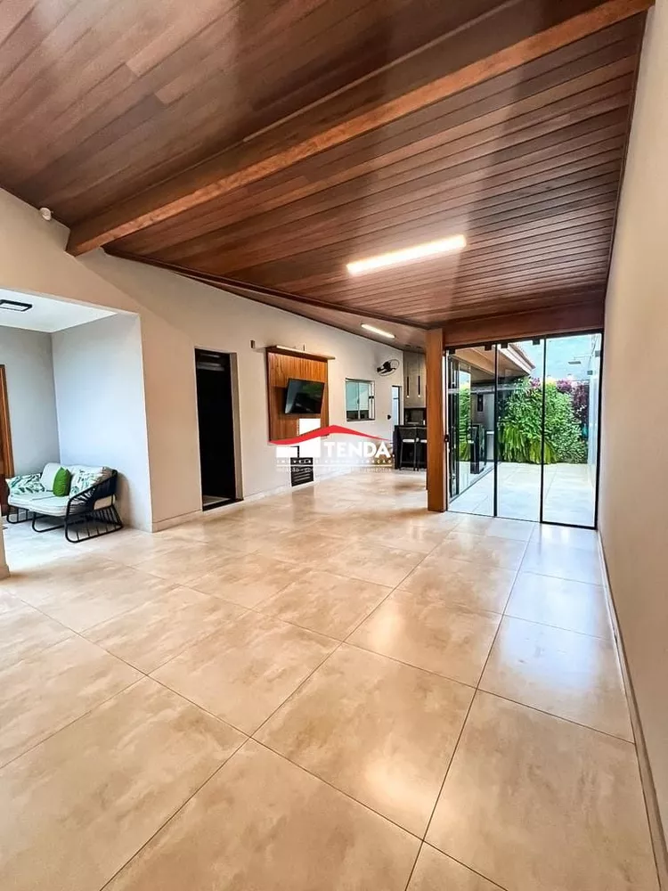 Casa à venda com 3 quartos, 158m² - Foto 1