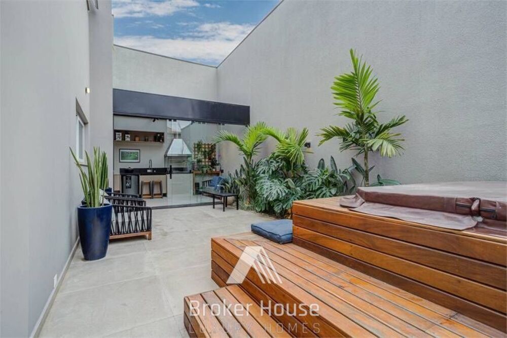 Casa, 4 quartos, 247 m² - Foto 1