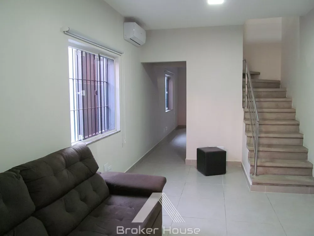 Casa à venda com 3 quartos, 210m² - Foto 1