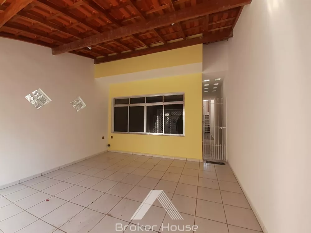 Casa à venda com 2 quartos, 110m² - Foto 1