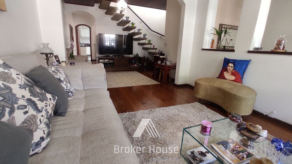 Casa, 4 quartos, 225 m² - Foto 1