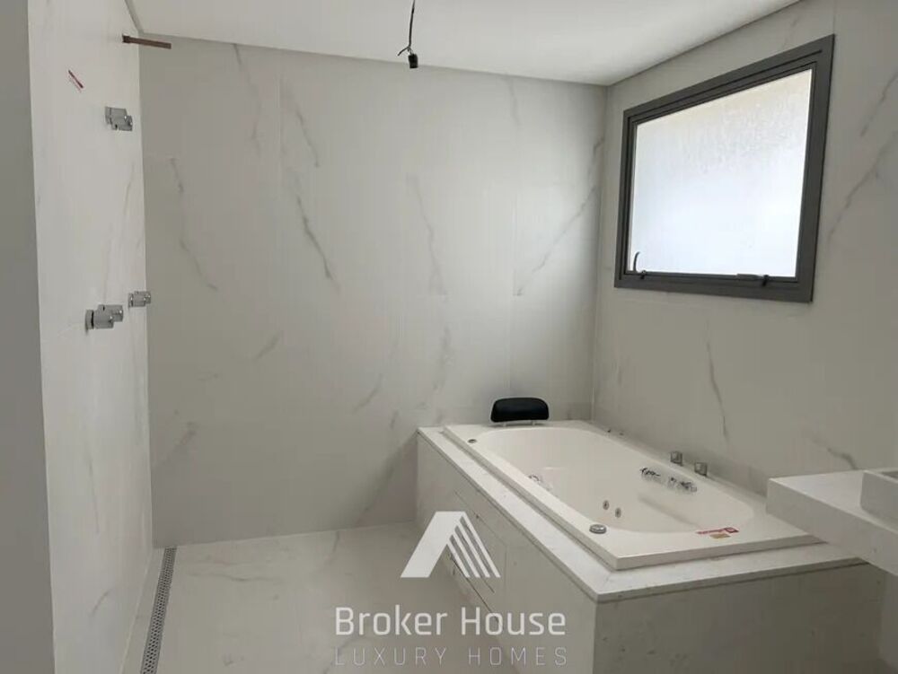 Apartamento, 3 quartos, 244 m² - Foto 1