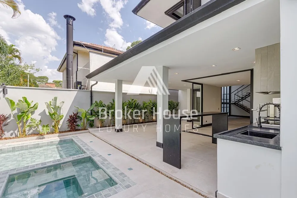 Casa, 5 quartos, 330 m² - Foto 1
