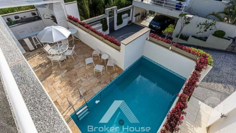 Casa de Condomínio à venda com 4 quartos, 253m² - Foto 1