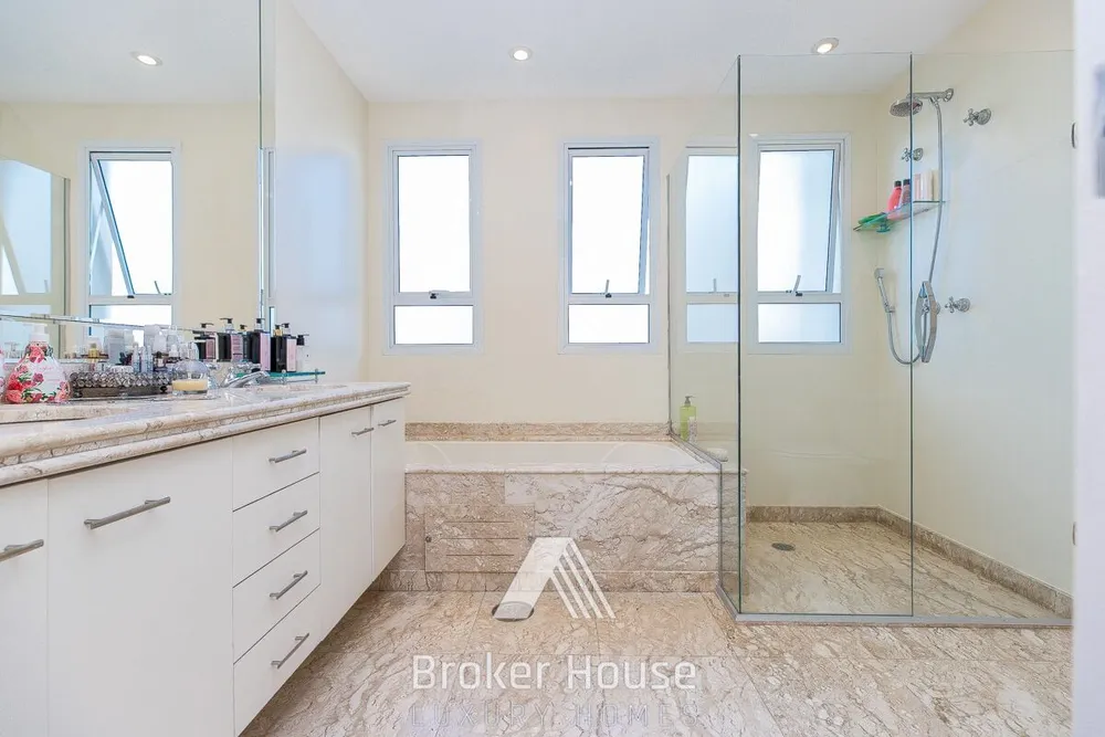 Apartamento, 3 quartos, 251 m² - Foto 1