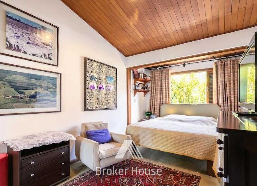 Casa à venda com 3 quartos, 250m² - Foto 2
