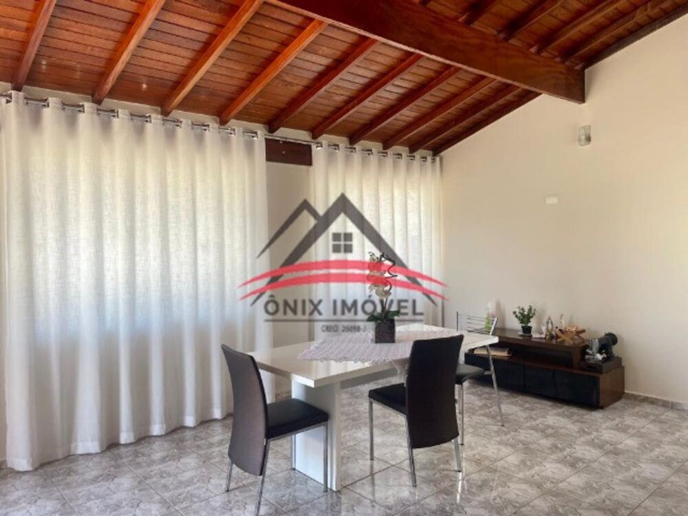 Casa à venda com 4 quartos, 300m² - Foto 1
