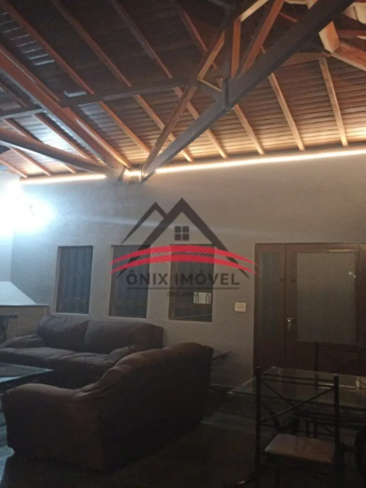Chácara, 4 quartos, 1625 m² - Foto 1
