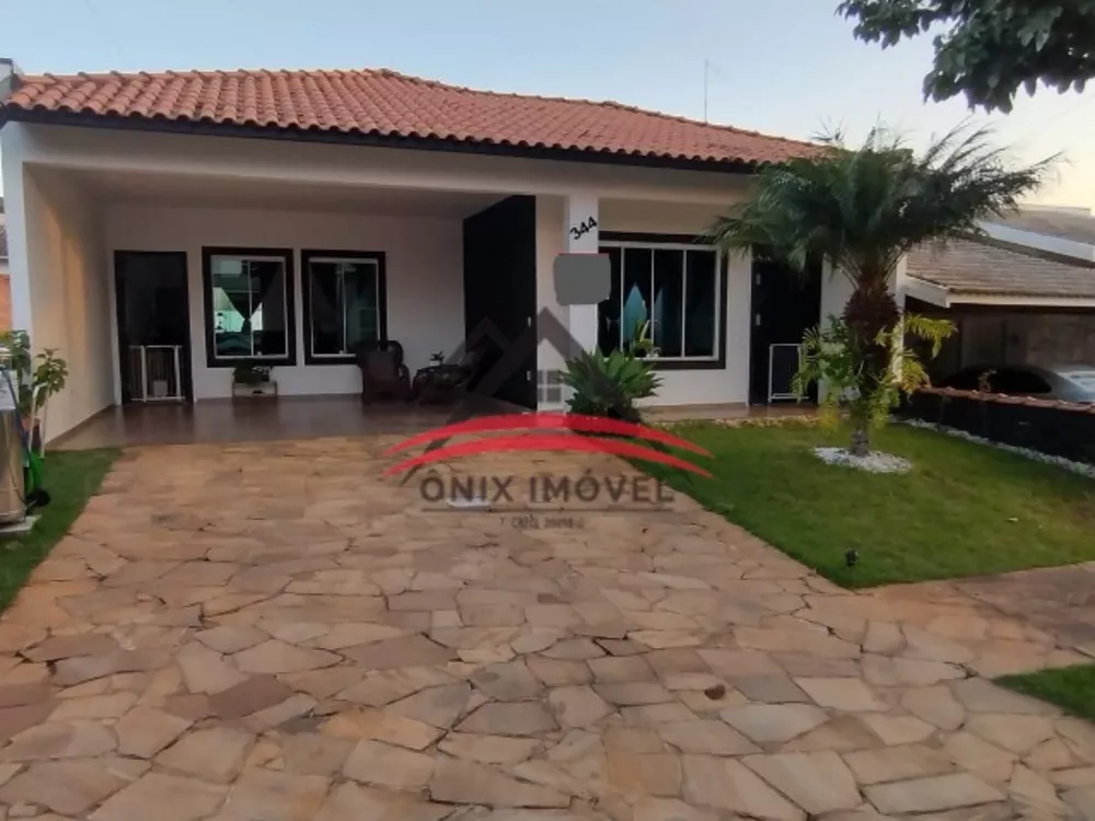 Casa à venda com 3 quartos, 250m² - Foto 1