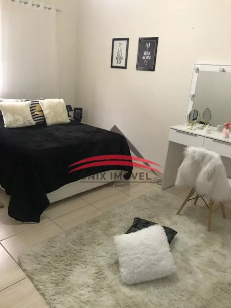 Casa de Condomínio à venda com 3 quartos, 250m² - Foto 3