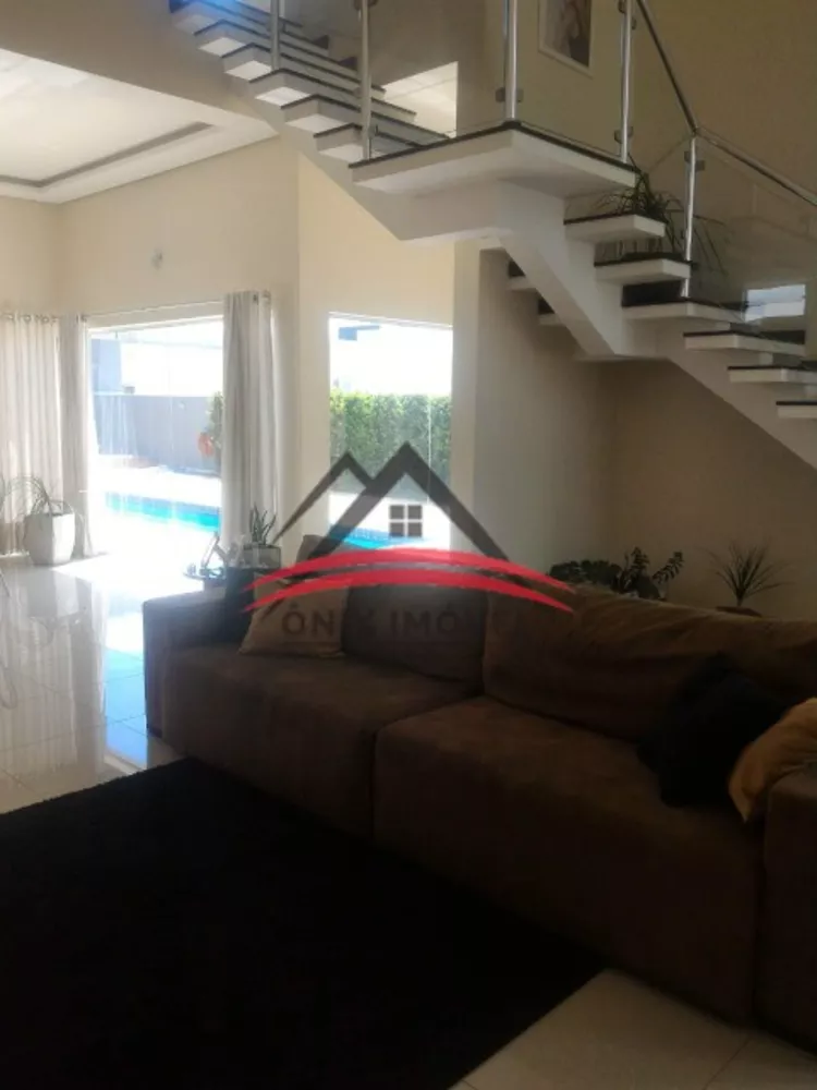 Casa de Condomínio à venda com 4 quartos, 600m² - Foto 2