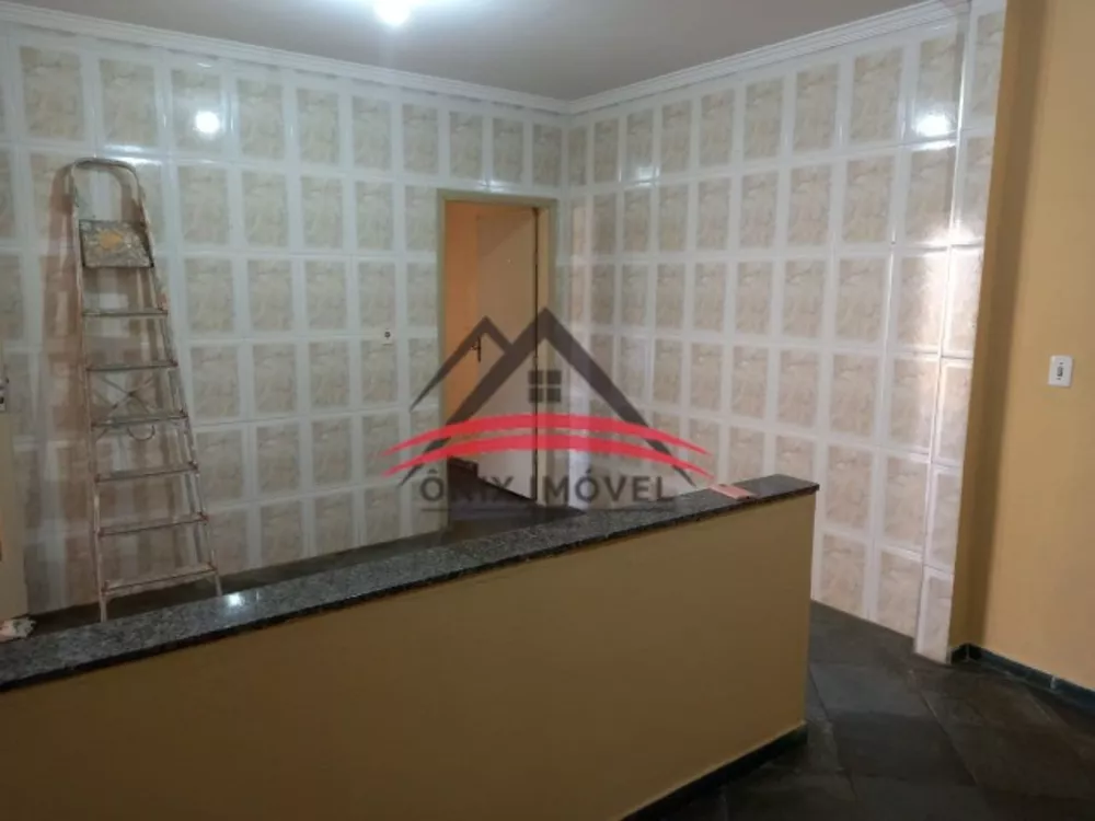 Casa à venda com 4 quartos, 300m² - Foto 2