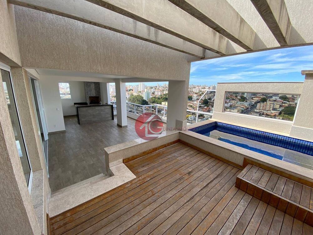 Cobertura à venda com 3 quartos, 250m² - Foto 1