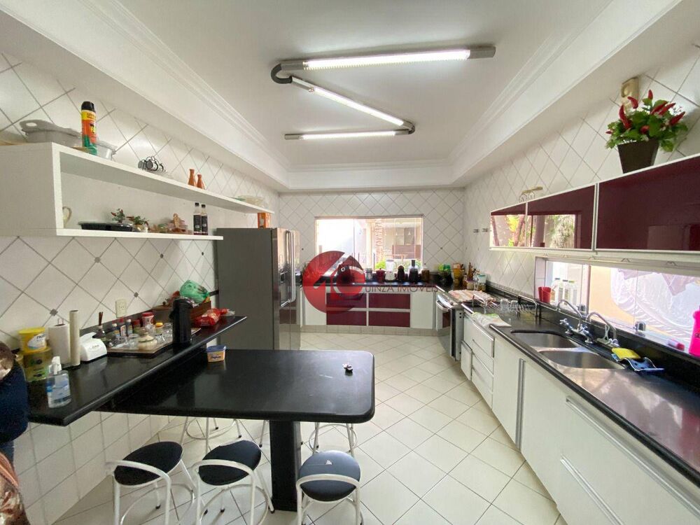 Sobrado à venda e aluguel com 4 quartos, 353m² - Foto 2