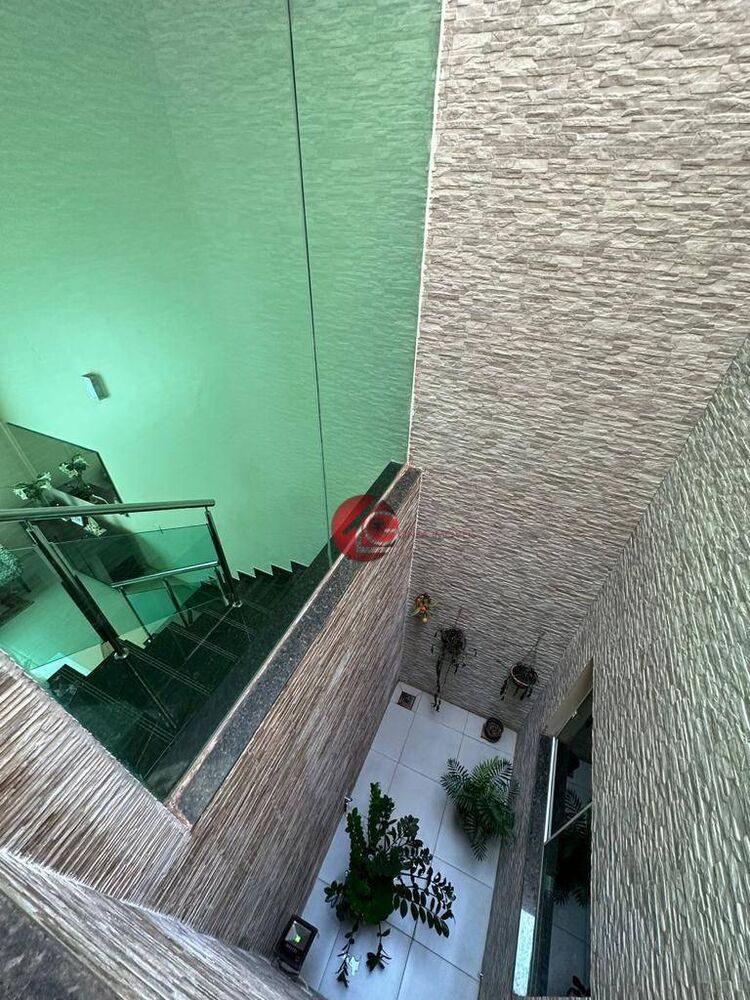 Sobrado, 4 quartos, 272 m² - Foto 2