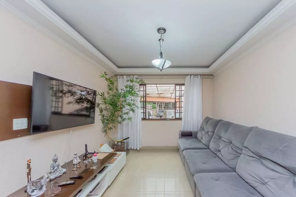 Casa à venda com 3 quartos, 238m² - Foto 1