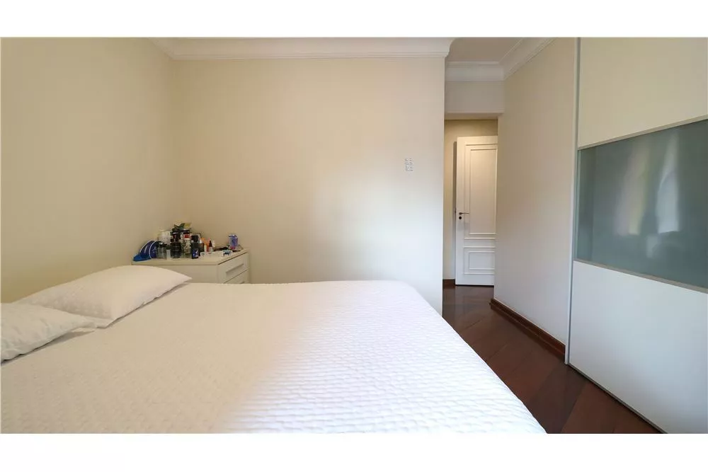 Apartamento à venda com 4 quartos, 227m² - Foto 4